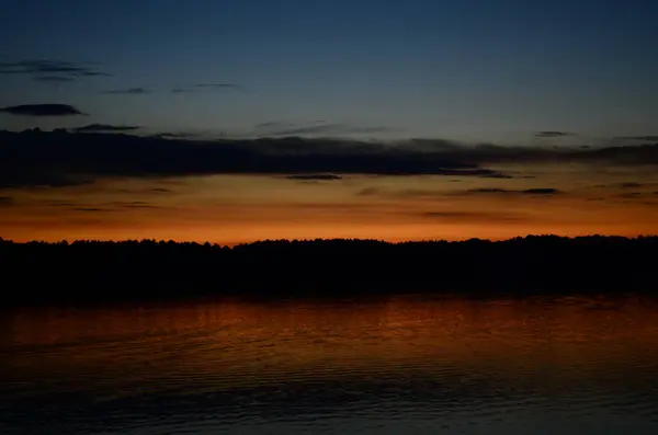 Vista Panorâmica Belo Pôr Sol Refletido Lago — Fotografia de Stock