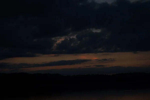 Schilderachtig Uitzicht Eindeloze Donkere Hemel Bij Zonsopgang — Stockfoto