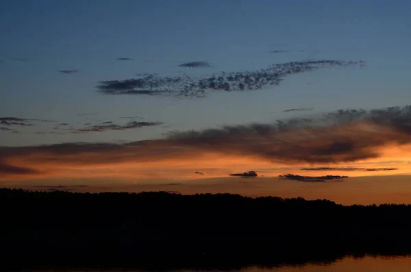Панорамный Вид Красивый Закат Отраженный Озере — стоковое фото