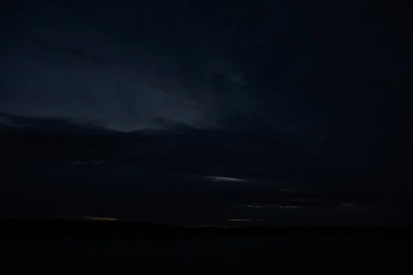 Vista Pitoresca Céu Escuro Sem Fim Início Manhã — Fotografia de Stock