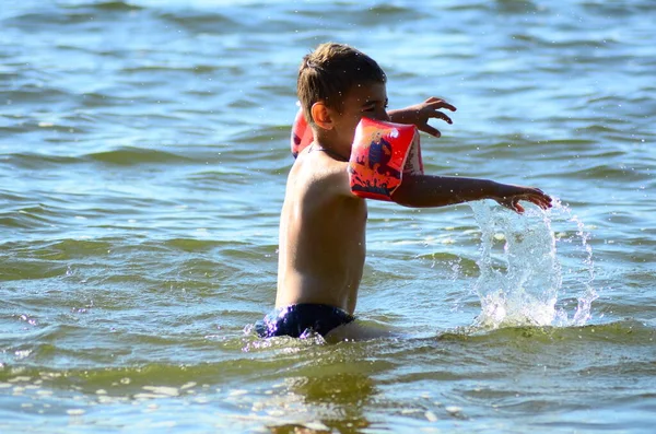 Little Boy Swimming Lake — Stockfoto