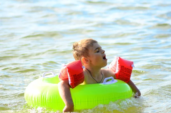 Little Boy Swimming Lake — Stockfoto