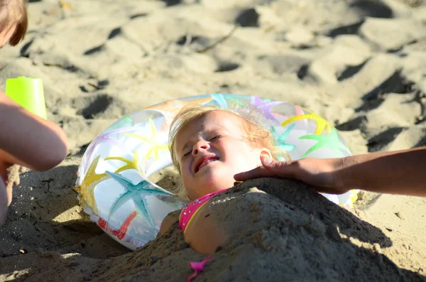 Little Girl Closed Eyes Lying Beach Hands Covering Her Sand — Stockfoto