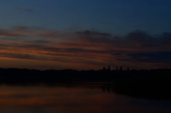 Vista Panorámica Hermosa Puesta Sol Reflejada Lago —  Fotos de Stock