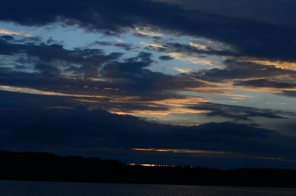 Панорамний Вид Красивий Захід Сонця Відображений Озері — стокове фото