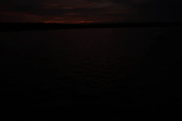 Pintoresca Vista Del Atardecer Reflejándose Superficie Del Espejo Del Lago —  Fotos de Stock