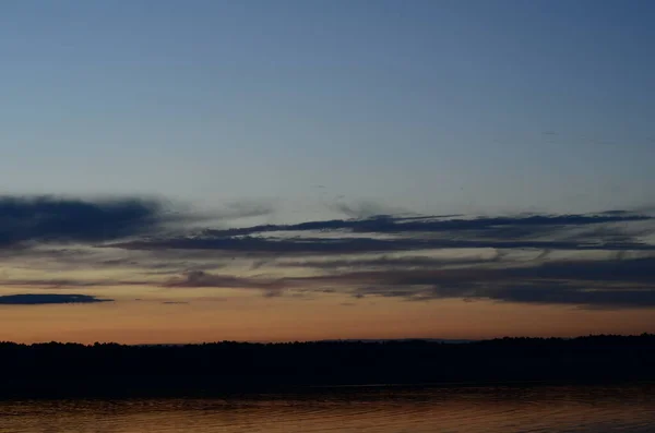 Vista Panorámica Hermosa Puesta Sol Reflejada Lago — Foto de Stock