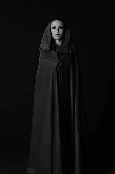 Beautiful Woman Cloak Dark Background Dramatic Fantastic Shooting — Stock Photo, Image