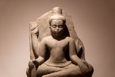 Buda 'nın bu çarpıcı tarihi heykeli, meditasyondaki ustalığı gözler önüne seriyor ve dinginlik ve maneviyat hissi uyandırıyor. Sanat severler için mükemmel..