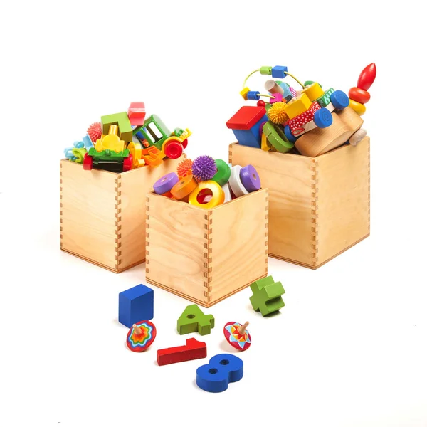 非常にたくさんのおもちゃ つの木製ボックス — ストック写真