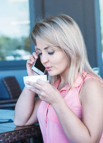 Beautiful Woman Drinks Coffee Outdoor — Stock Photo, Image