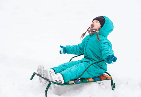 Petite Fille Mignonne Joue Plein Air Dans Neige — Photo