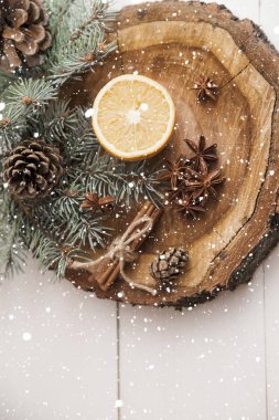 Pinecones ahşap stand.