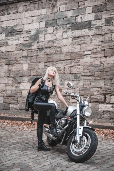 Belle Femme Motard Avec Moto — Photo