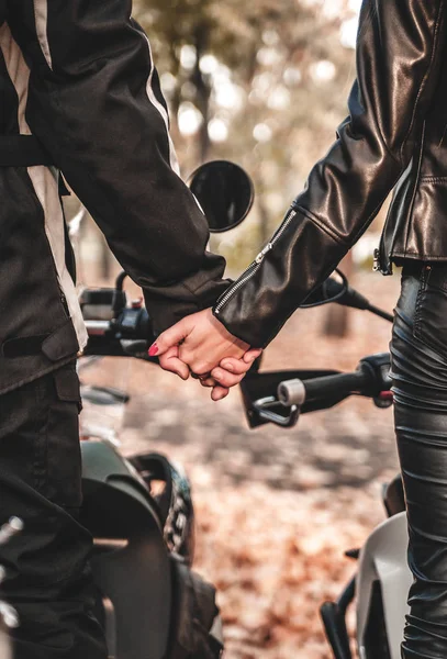 Mãos Dois Motoqueiros Feliz Dia Dos Namorados — Fotografia de Stock