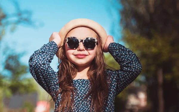 Linda Chica Sombrero Aire Libre Hola Primavera — Foto de Stock