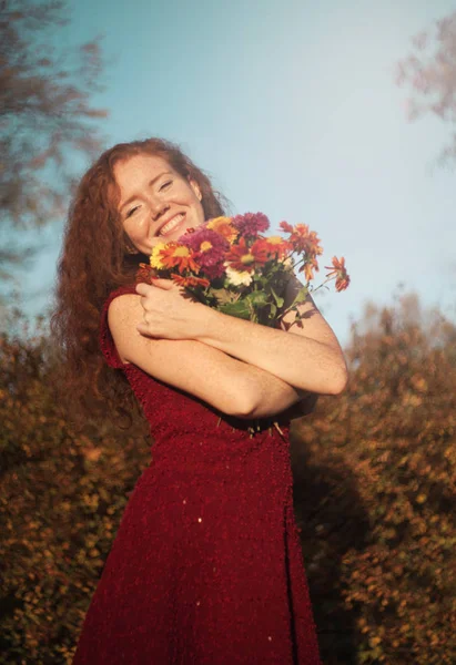 Belle Femme Souriante Plein Air — Photo