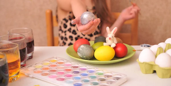 Little Girl Paints Easter Eggs — Stock Photo, Image