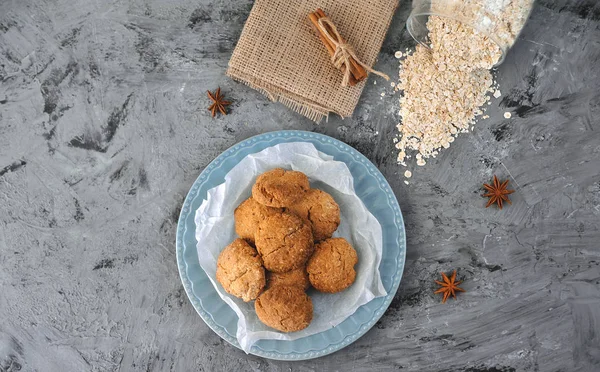 Galletas Avena Plato Azul Sobre Fondo Piedra — Foto de Stock