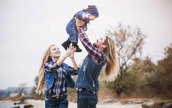 Keluarga Bahagia Luar Konsep Hari Ayah Konsep Hari Ibu Keluarga — Stok Foto