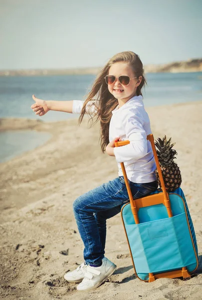 Cute Little Girl Suitecase Beach Summertime Concept — Stock Photo, Image