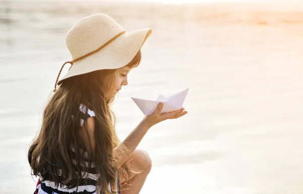 Cute Little Girl Hat Paper Boat Beach — Stock Photo, Image