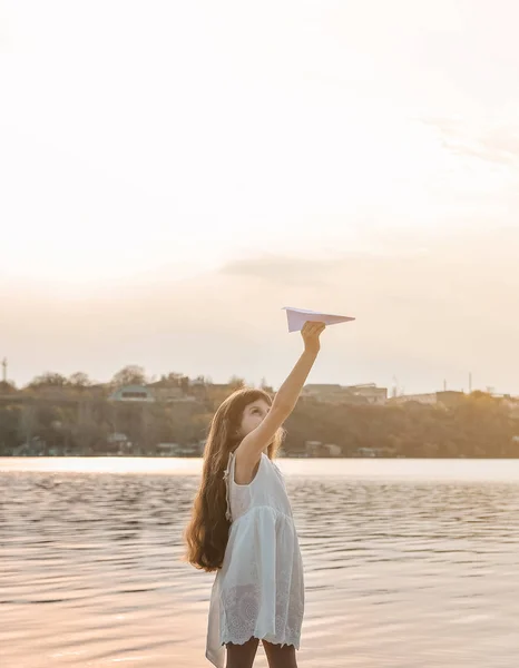 Cute Little Girl Plays Paper Airplane Beach — Stock Photo, Image