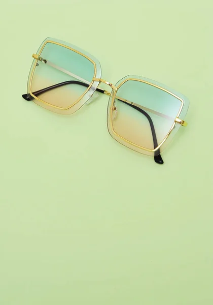 Stilige Solbriller Fargerik Bakgrunn – stockfoto
