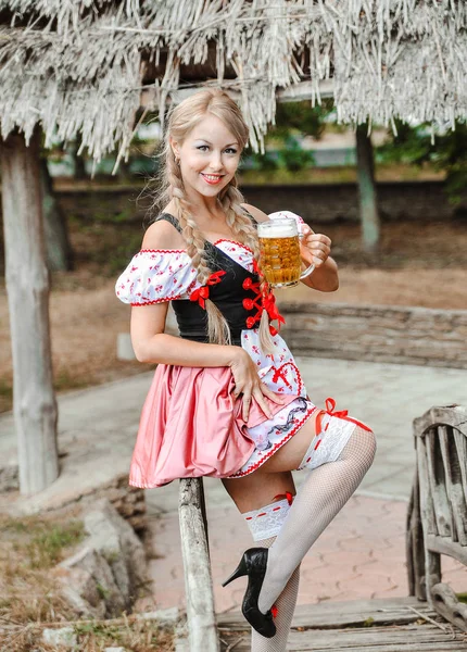 Mooie Blanke Vrouw Met Bier Jurk Oktoberfest Festival — Stockfoto