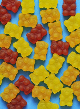 Renkli arkaplanda jelibon vitamini.