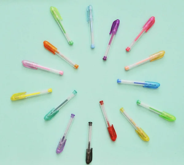 Kleurrijke Pennen Lichte Achtergrond School Concept — Stockfoto