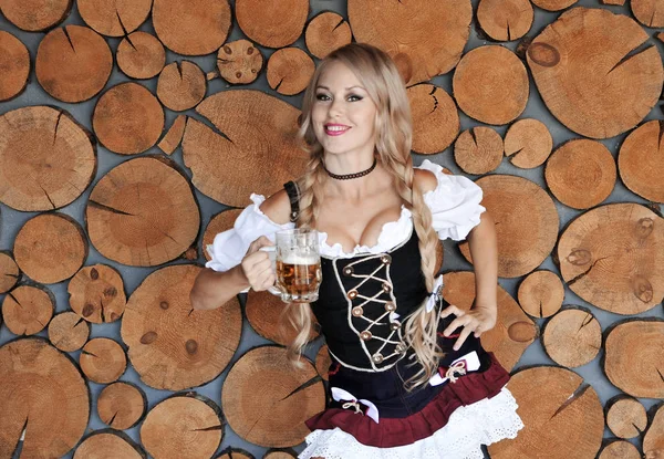 Concept Oktoberfest Belle Femme Robe Avec Bière — Photo