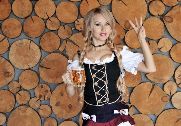 Une Belle Femme Robe Avec Deux Verres Bière Oktoberfest Femme — Photo