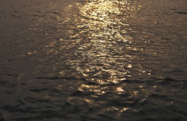 Gün batımının güzel manzarası. Yaz plajı.