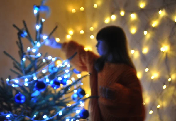 Blurred Photo Cute Little Girl Decorates Christmas Tree — Stock Photo, Image