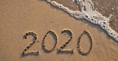 Kuma yazılmış 2020 sembolleri.