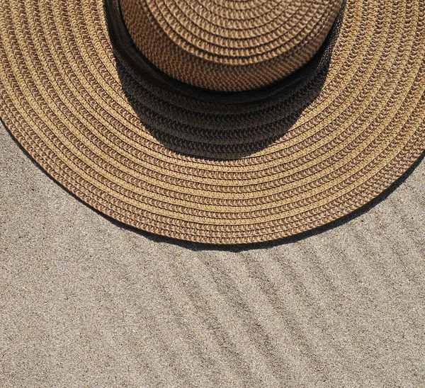 Klobouk Opalovací Krém Písku Koncept Letního Času — Stock fotografie