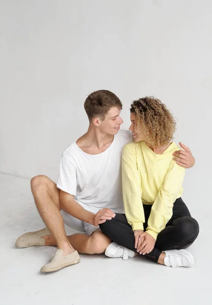 Happy Couple Love Sitting Floor — Stock Photo, Image