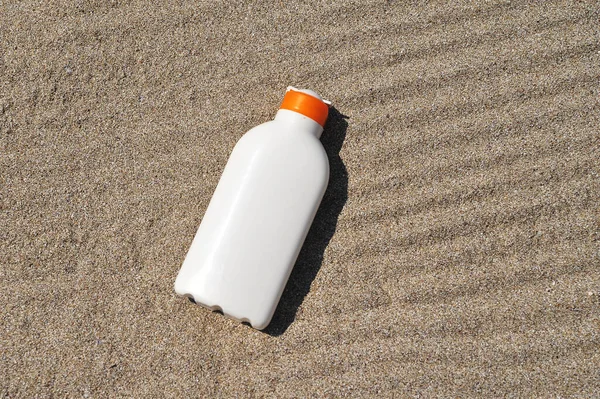 Garrafa Com Creme Proteção Solar Textura Areia — Fotografia de Stock