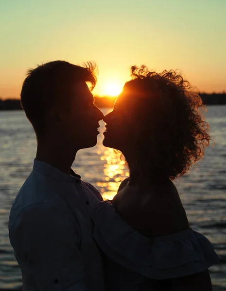 Feliz Amor Pareja Bailando Atardecer Playa —  Fotos de Stock