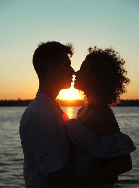 Feliz Amor Casal Dançando Pôr Sol Praia — Fotografia de Stock