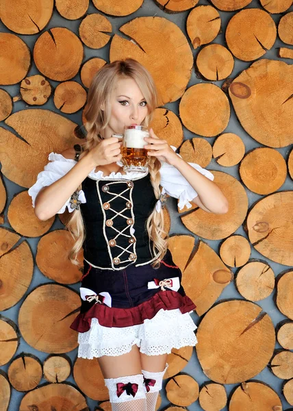 Femme Robe Avec Verre Bière Concept Oktoberfest — Photo