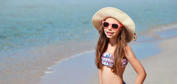 Pretty Girl Has Fun Beach — Stock Photo, Image