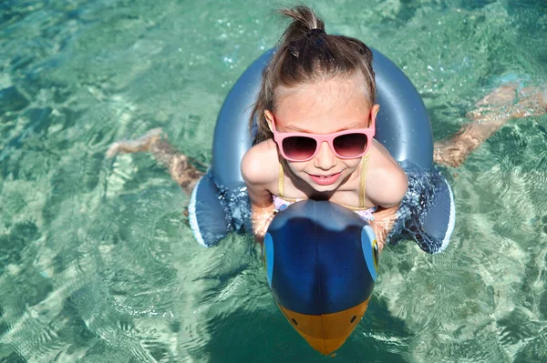 Jolie Fille Amuse Sur Plage — Photo