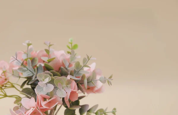 Ramas Artificiales Flores Sobre Fondo Monocromático Beige — Foto de Stock