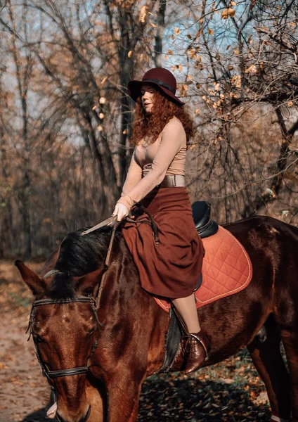 Authentic Portrait Beautiful Redhaired Woman Horse Outdoors — Stock Photo, Image