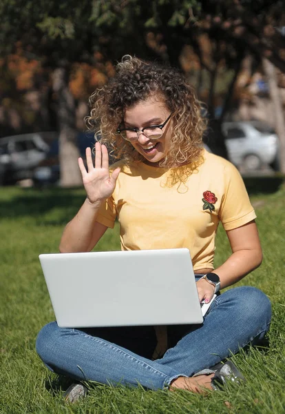 Educazione Online Studente Distanza Funziona Con Computer Portatile — Foto Stock