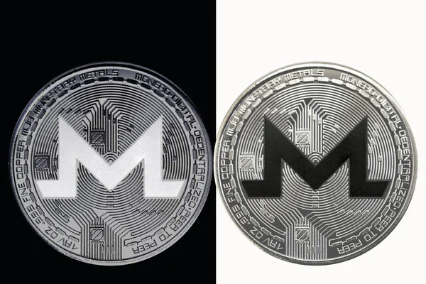 Vit Xmr mynt på en svart bakgrund och ett svart mynt på en vit bakgrund. — Stockfoto