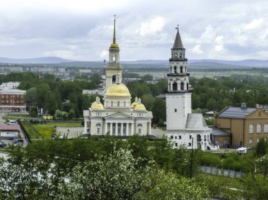 Nevyansk düşen kule Rus analog yaslanmış Piza 1932 Demidov inşa edilmiş. İlk olarak dünya paratoner, Toplantı Salonu işitsel İngilizce saat. Spaso Preobrazhensky Cathedral yanında Yekaterinburg.