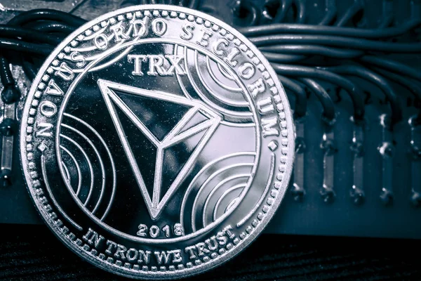 Cryptocurrency Thron parlak gri bir arka plan üzerinde para. TRX.